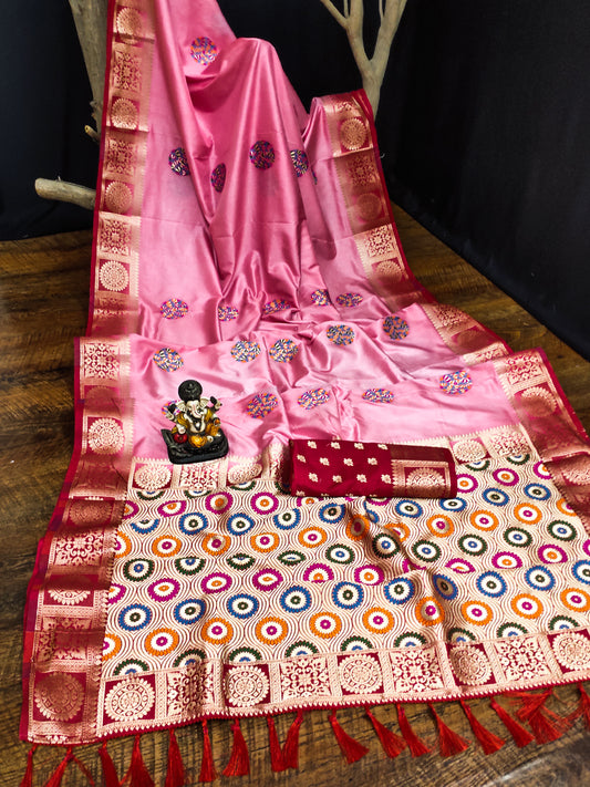 Unique Butta designs and Contrast Rich weaving Pallu